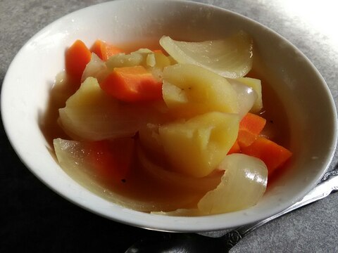 寒い朝に！体が温まる生姜と野菜のスープ